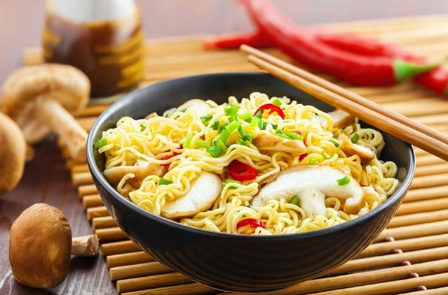 Cách Ăn Mì Tôm An Toàn Cho Mẹ Sau Sinh Cách Ăn Mì Tôm An Toàn Cho Mẹ Sau Sinh
