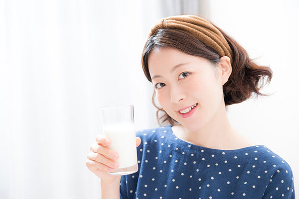 Mẹ sau sinh cần lưu ý những gì khi uống sữa ông Thọ?