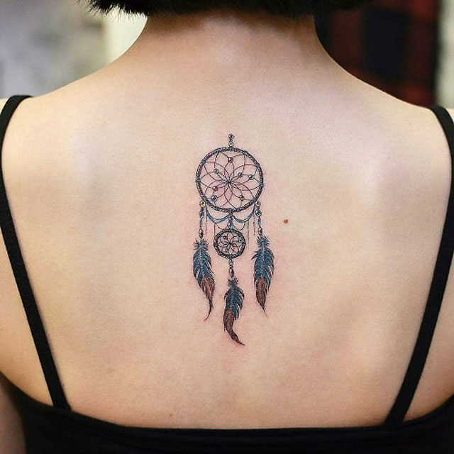 Tattoo chuông gió nhỏ sau lưng nữ