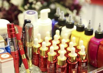 Bộ dụng cụ phun xăm gồm những gì? Mức giá bao nhiêu